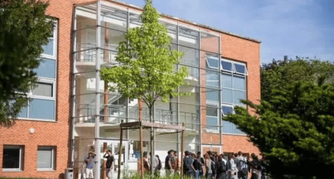 d&eacute;couvrez comment les &eacute;coles adoptent l'&eacute;nergie verte pour un avenir durable. explorez les initiatives &eacute;cologiques mises en place, les avantages pour les &eacute;l&egrave;ves et l'impact positif sur l'environnement. engagez-vous dans l'&eacute;ducation &agrave; la durabilit&eacute; d&egrave;s aujourd'hui !