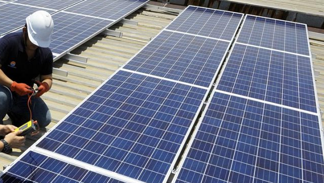 d&eacute;couvrez nos installateurs solaires experts, offrant des solutions personnalis&eacute;es pour l'installation de panneaux photovolta&iuml;ques. profitez d'une &eacute;nergie renouvelable et r&eacute;duisez votre facture d'&eacute;lectricit&eacute; gr&acirc;ce &agrave; des installations de qualit&eacute;, effectu&eacute;es par des professionnels certifi&eacute;s. engag&eacute;s pour un avenir durable, nous vous accompagnons dans chaque &eacute;tape de votre projet solaire.
