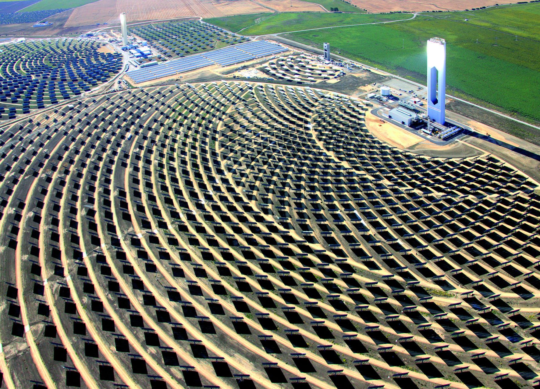 d&eacute;couvrez le record impressionnant de la centrale solaire en espagne, une prouesse technologique illustrant l'engagement du pays envers les &eacute;nergies renouvelables et la durabilit&eacute;. plongez dans les d&eacute;tails de cette installation pionni&egrave;re qui transforme la lumi&egrave;re du soleil en &eacute;nergie propre et renouvelable.